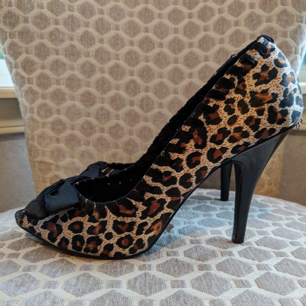 Leopard Print Peep Toe Bow Heels / Pumps - 4" Heel